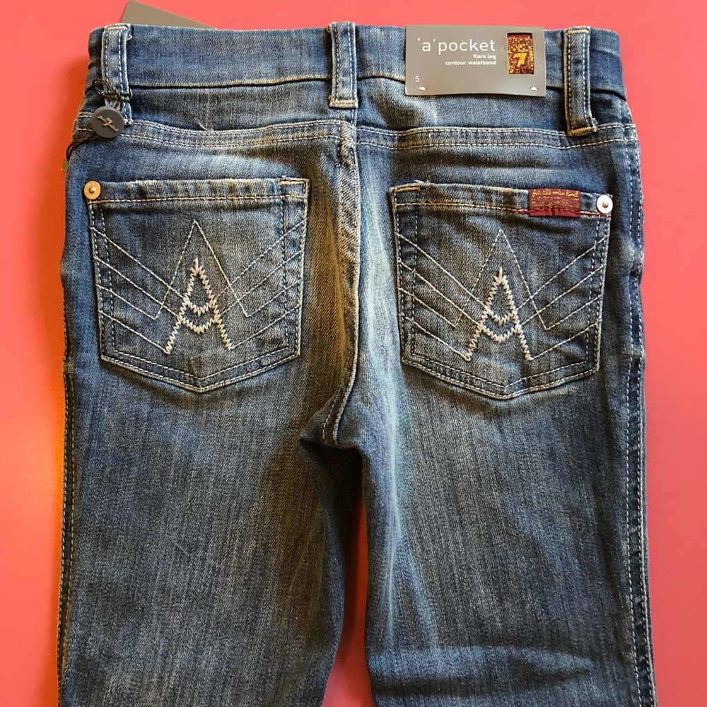 A pocket 7FAM denim’s